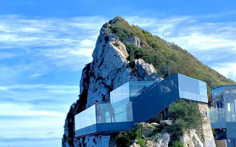Beachfront Sunrise Sands Retreat, Gibraltar Ngoại thất bức ảnh