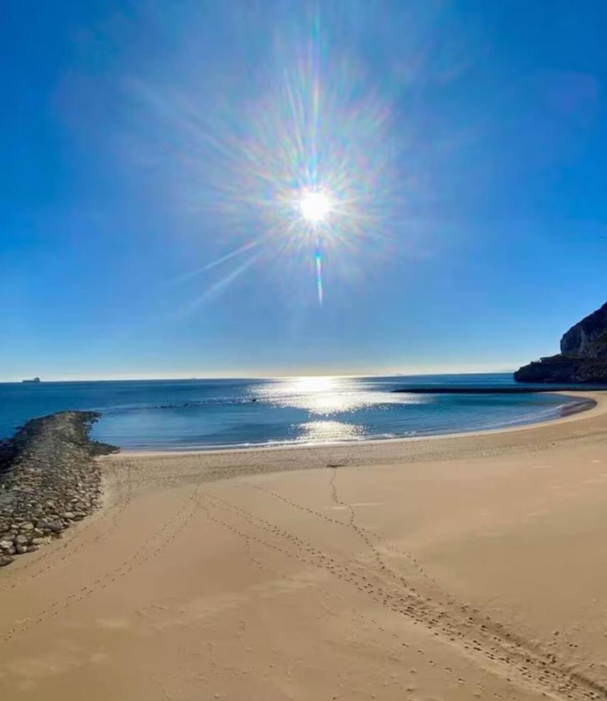 Beachfront Sunrise Sands Retreat, Gibraltar Ngoại thất bức ảnh