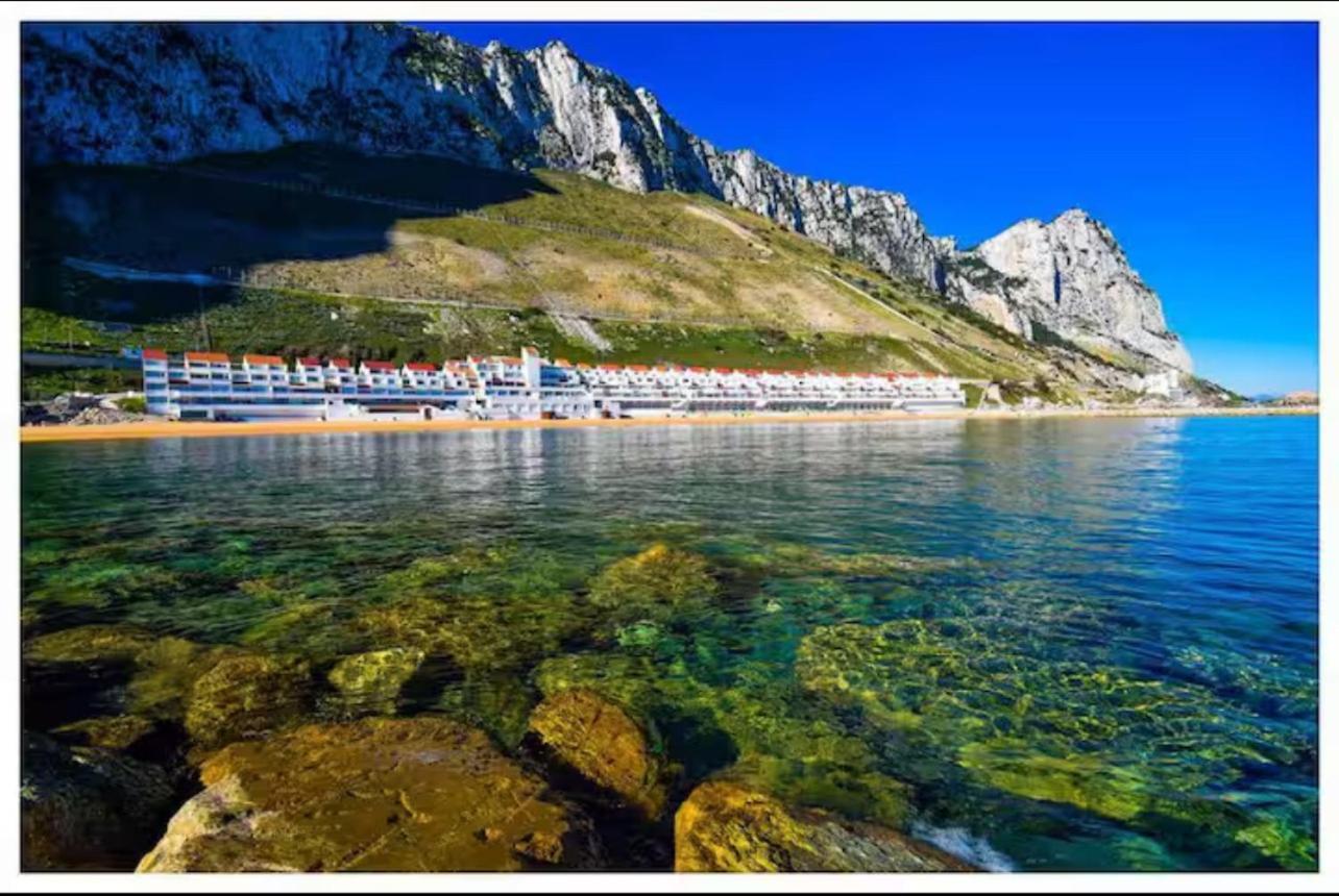 Beachfront Sunrise Sands Retreat, Gibraltar Ngoại thất bức ảnh