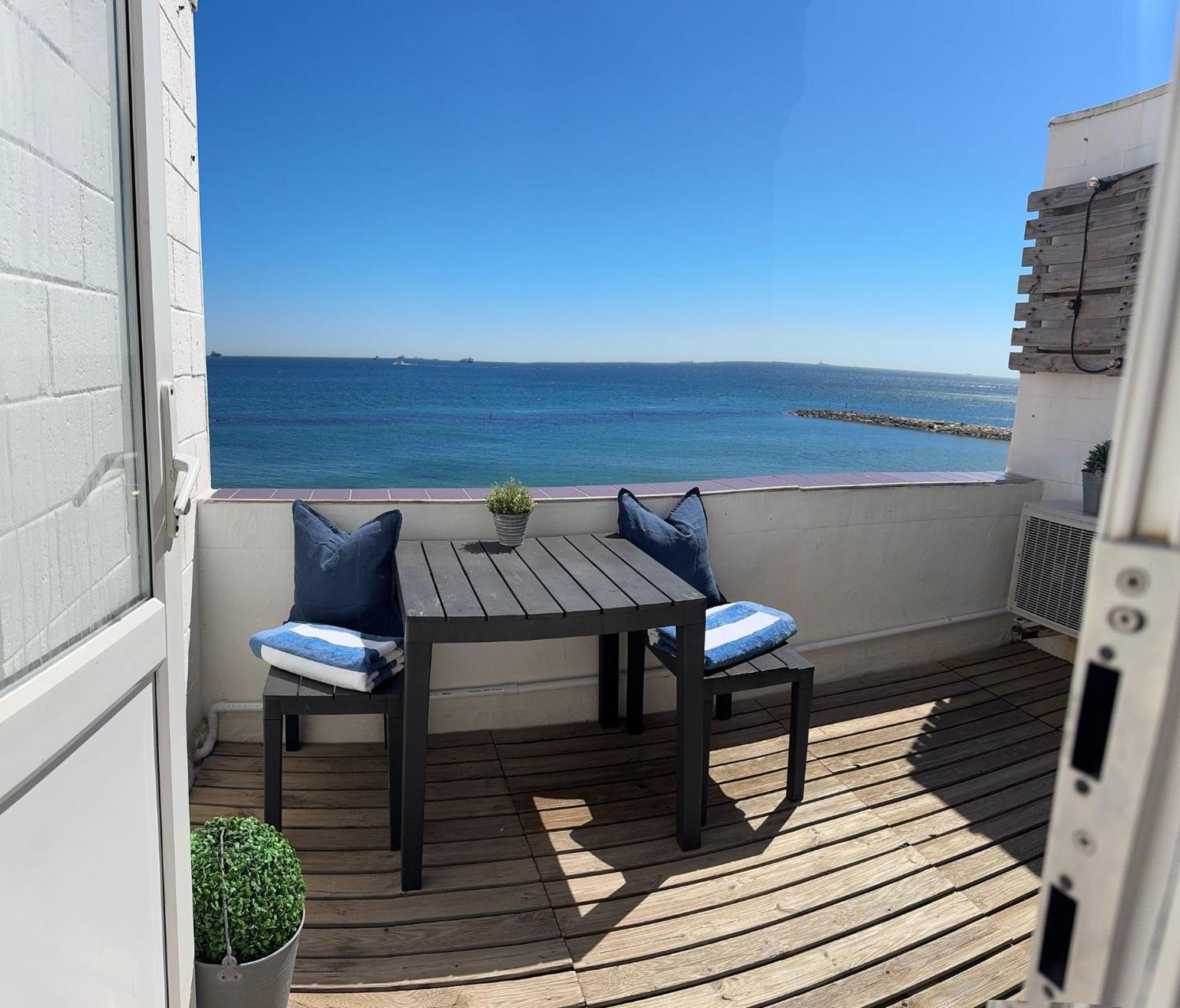 Beachfront Sunrise Sands Retreat, Gibraltar Ngoại thất bức ảnh