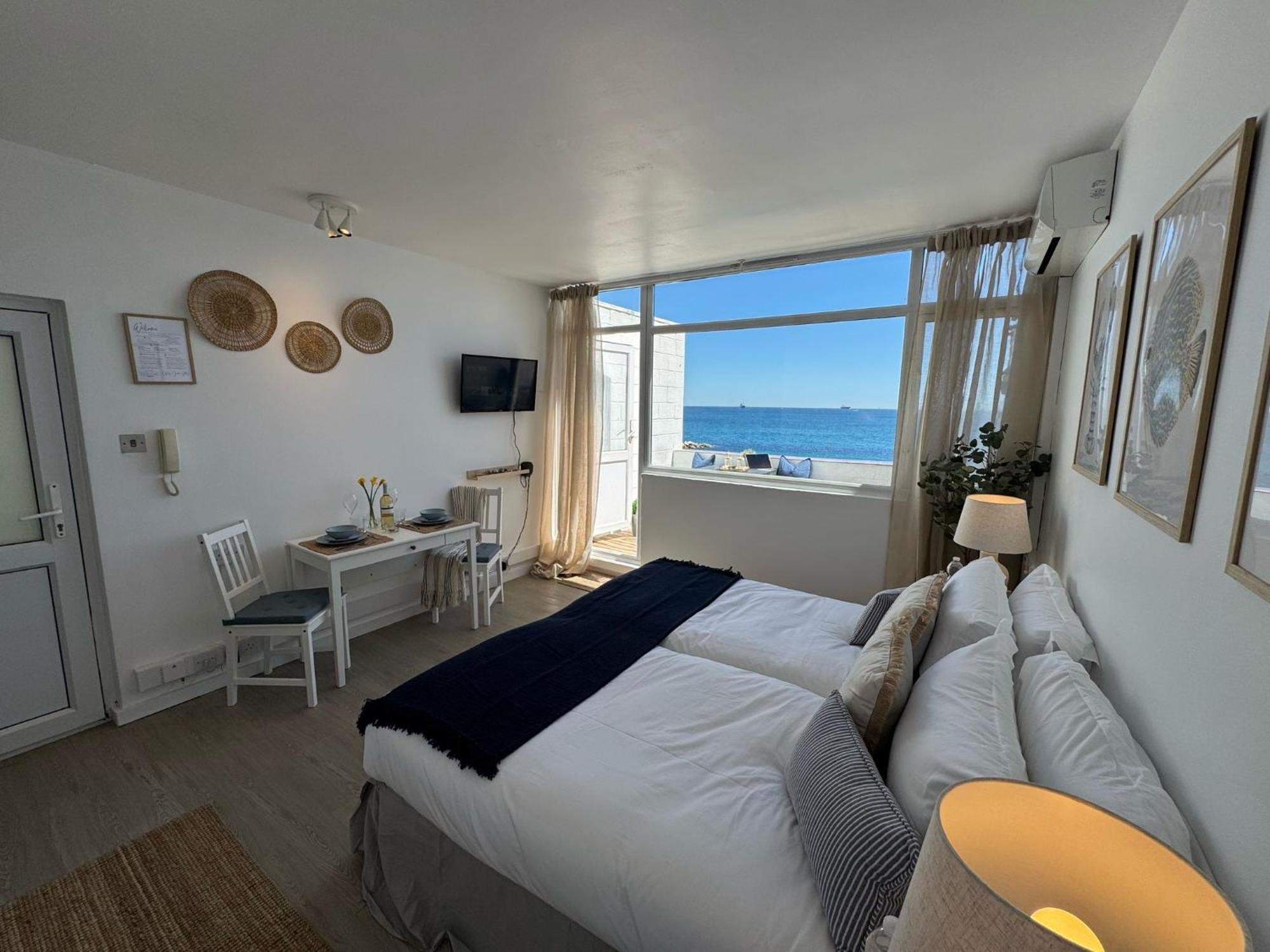 Beachfront Sunrise Sands Retreat, Gibraltar Ngoại thất bức ảnh
