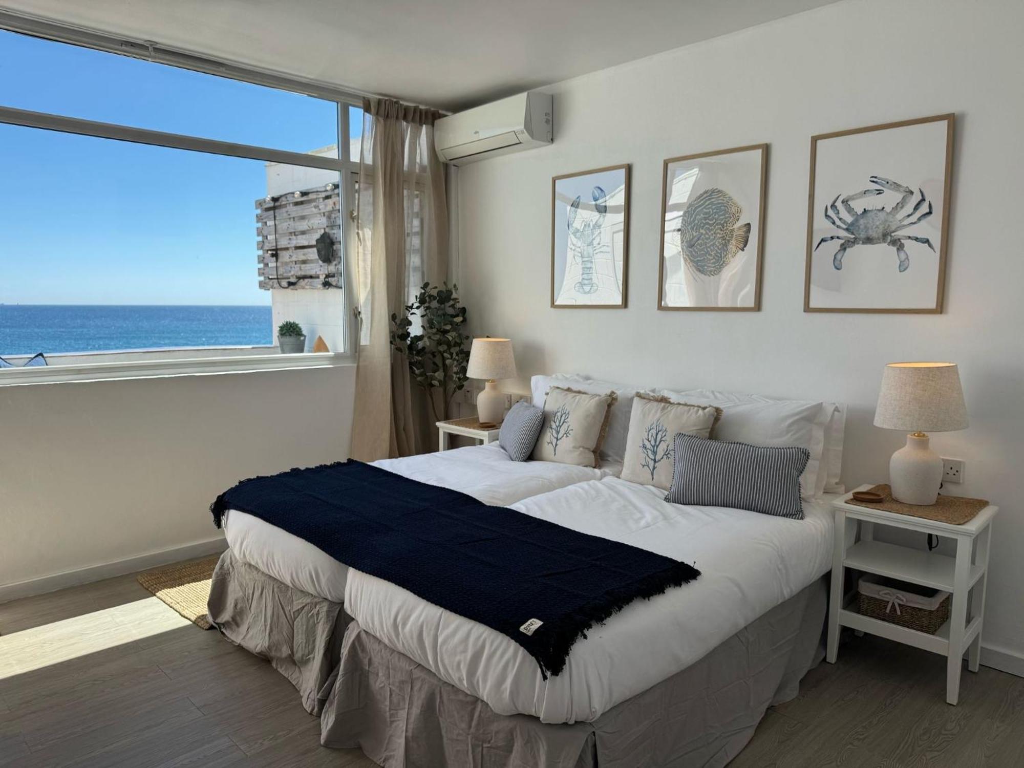 Beachfront Sunrise Sands Retreat, Gibraltar Ngoại thất bức ảnh