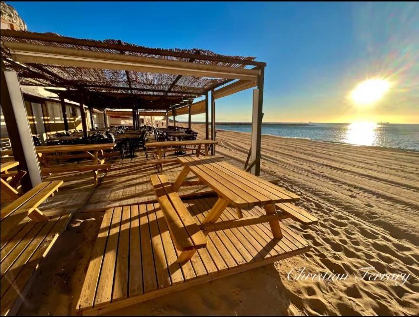 Beachfront Sunrise Sands Retreat, Gibraltar Ngoại thất bức ảnh