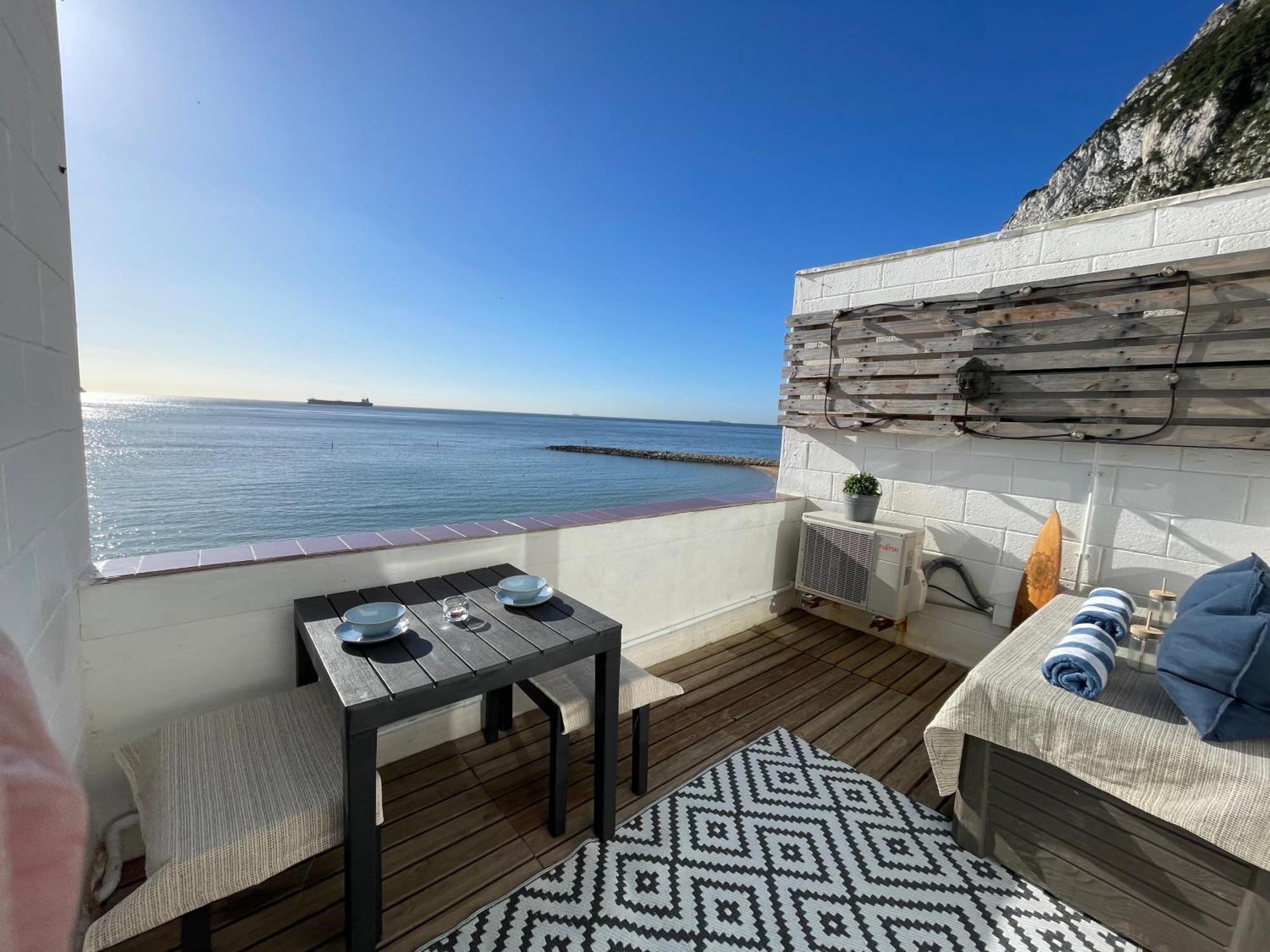 Beachfront Sunrise Sands Retreat, Gibraltar Ngoại thất bức ảnh